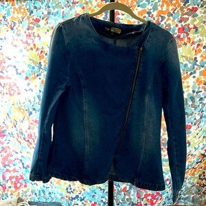 Suzanne Betro Women’s size M. Jean Jacket Blue Denim Moto Style Side Zip